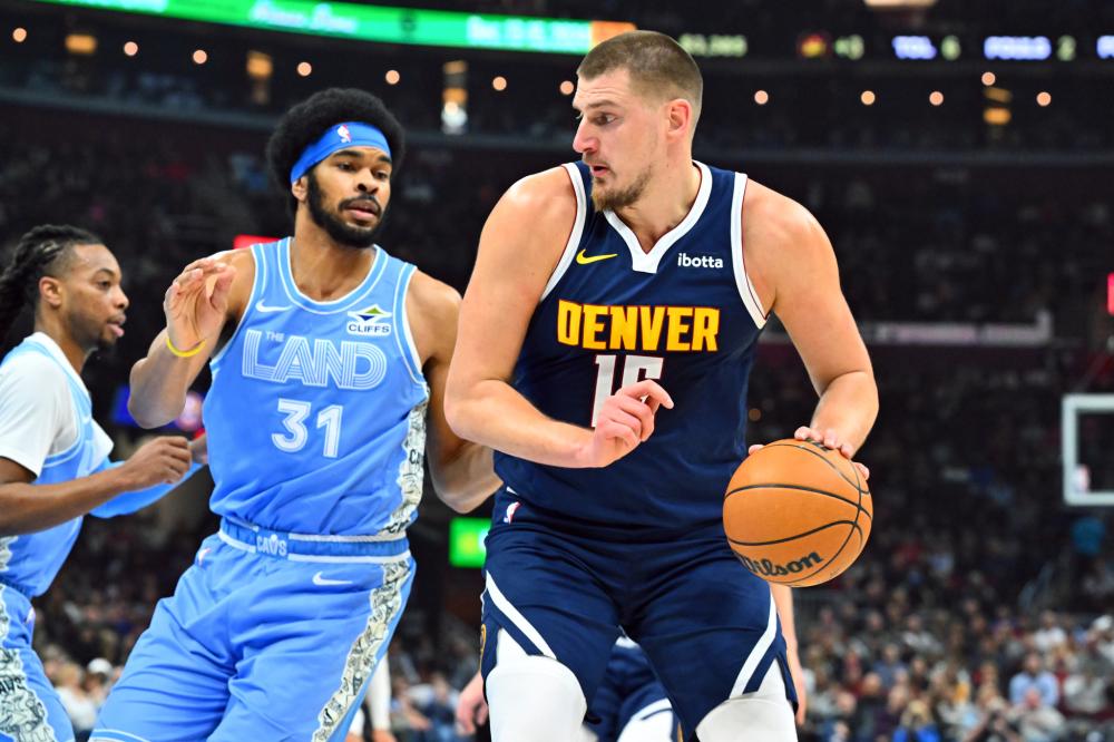 星空英超体育报道 荷兰双塔争顶榜并列第一