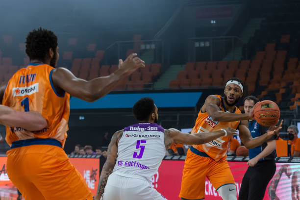 疑是一个巨 疑是一个巨