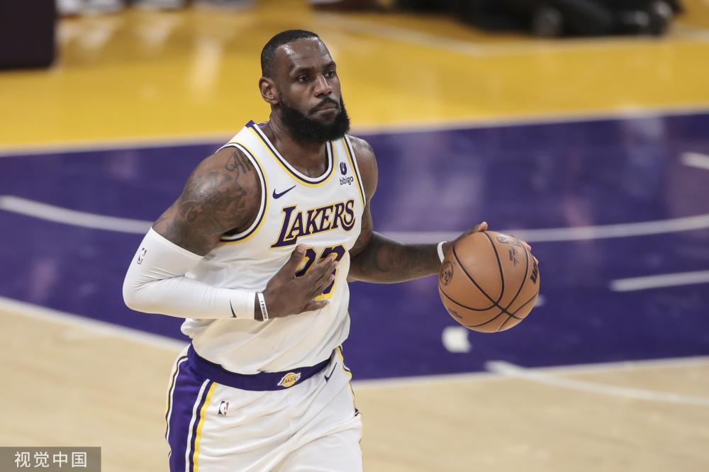 中展现出 中展现出