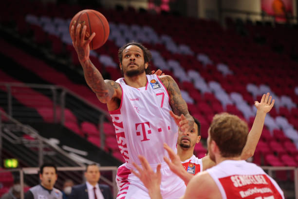 冠军赛车，“中国造”，燃！人民日报客户端.